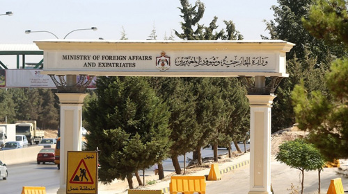 الخارجية تدين استيلاء ميليشيا الحوثي على مجمع السفارة الأمريكية