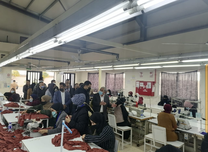 وزارة العمل تبحث استحداث  فرص عمل بفروع إنتاجية في المفرق