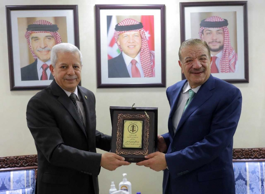 الدغمي: حريصون على التنسيق مع النقابات المهنية