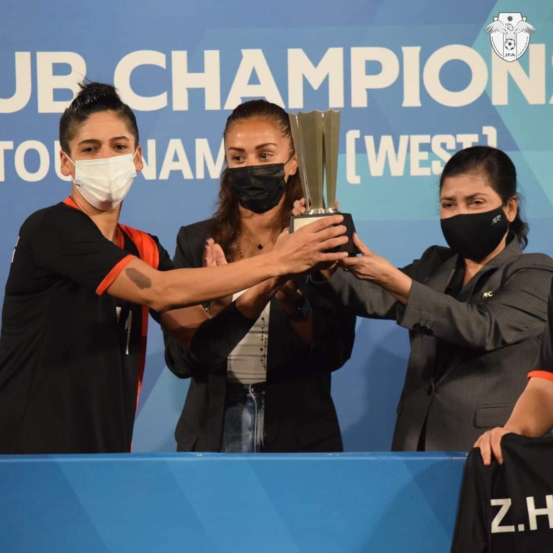 أسرة مدارس النظم الحديثة تهنئ نادي عمان