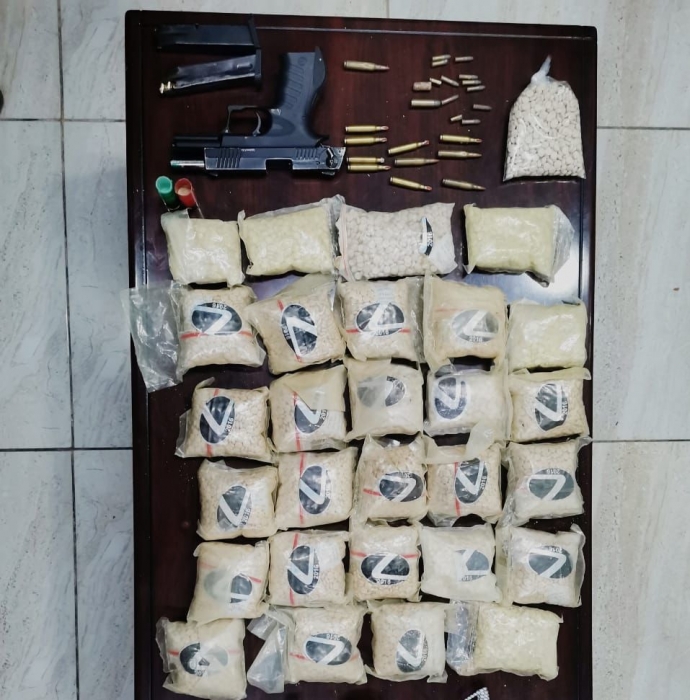 مكافحة المخدرات تلقي القبض على تاجرين اثنين للمواد المخدرة وبحوزتهما 130 الف حبة مخدرة جنوب العاصمة