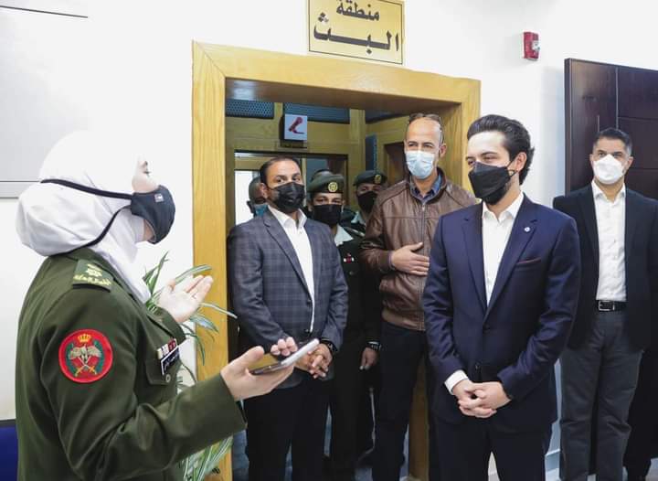 ولي العهد يزور إذاعة القوات المسلحة