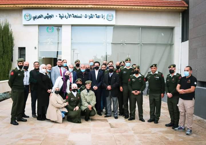 ولي العهد يزور إذاعة القوات المسلحة