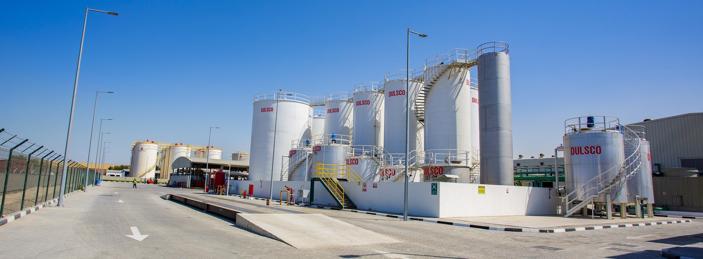 دلسكو تطلق مصنعاً فریداً لإعادة تكریر النفط في دبي