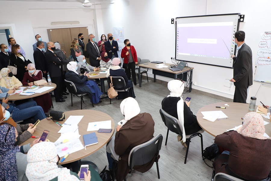 وفد من الوكالة الأمريكية للتنمية الدولية يزور اليرموك