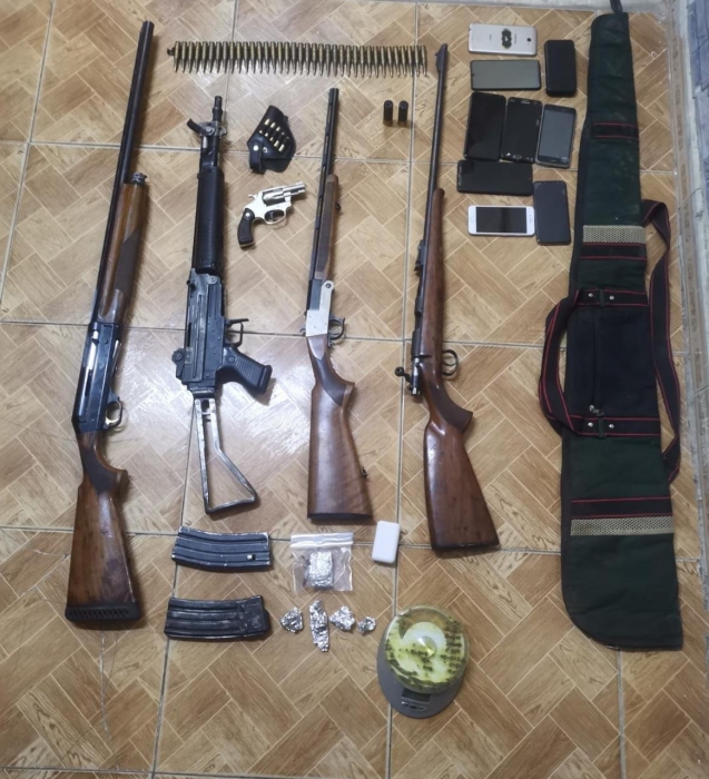 مكافحة المخدرات تلقي القبض على مطلوب بالاتجار بالمواد المخدرة، أطلق النار باتجاه القوة