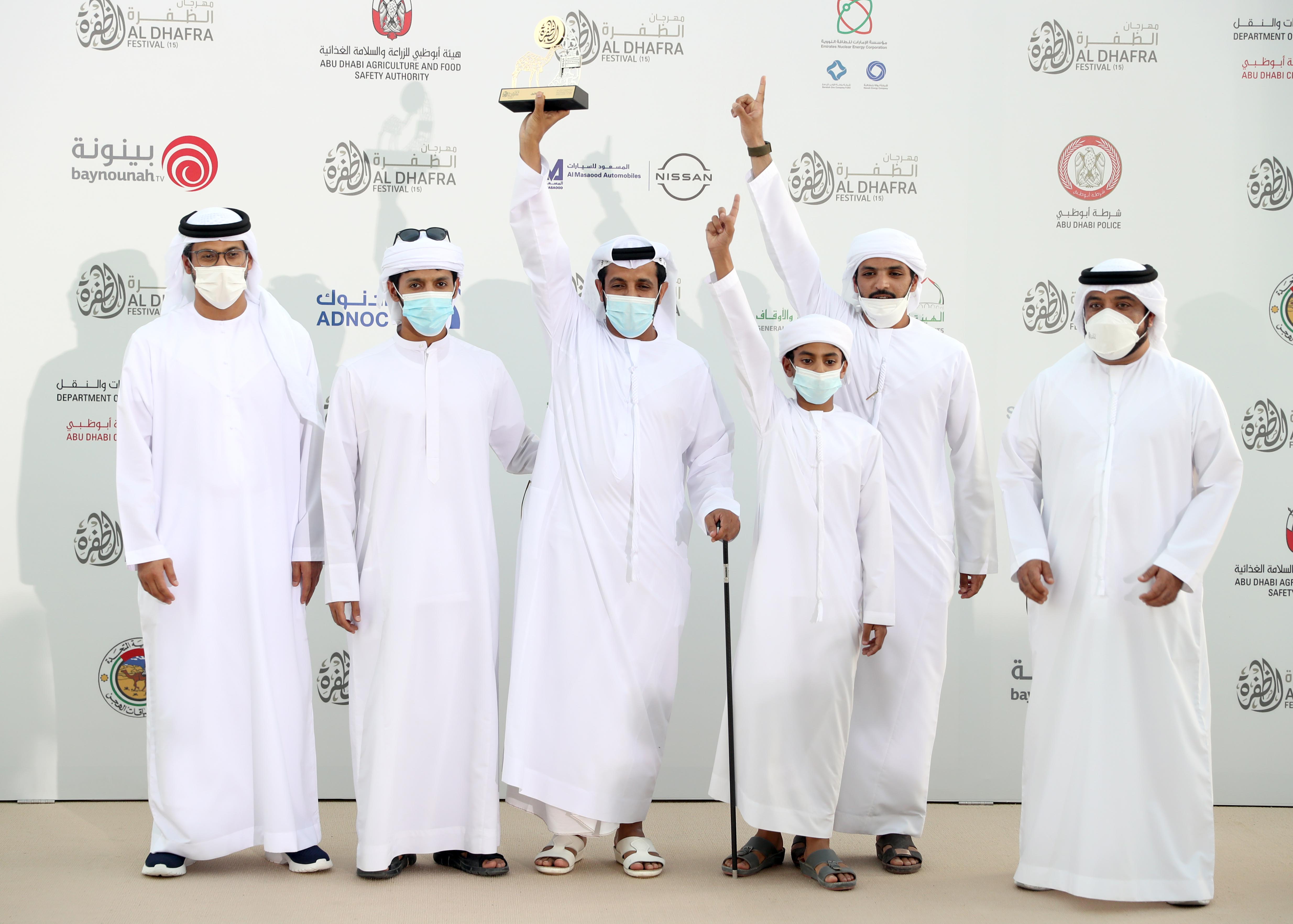 تتويج الفائزين في أشواط المفاريد المجاهيم بمزاينة رزين