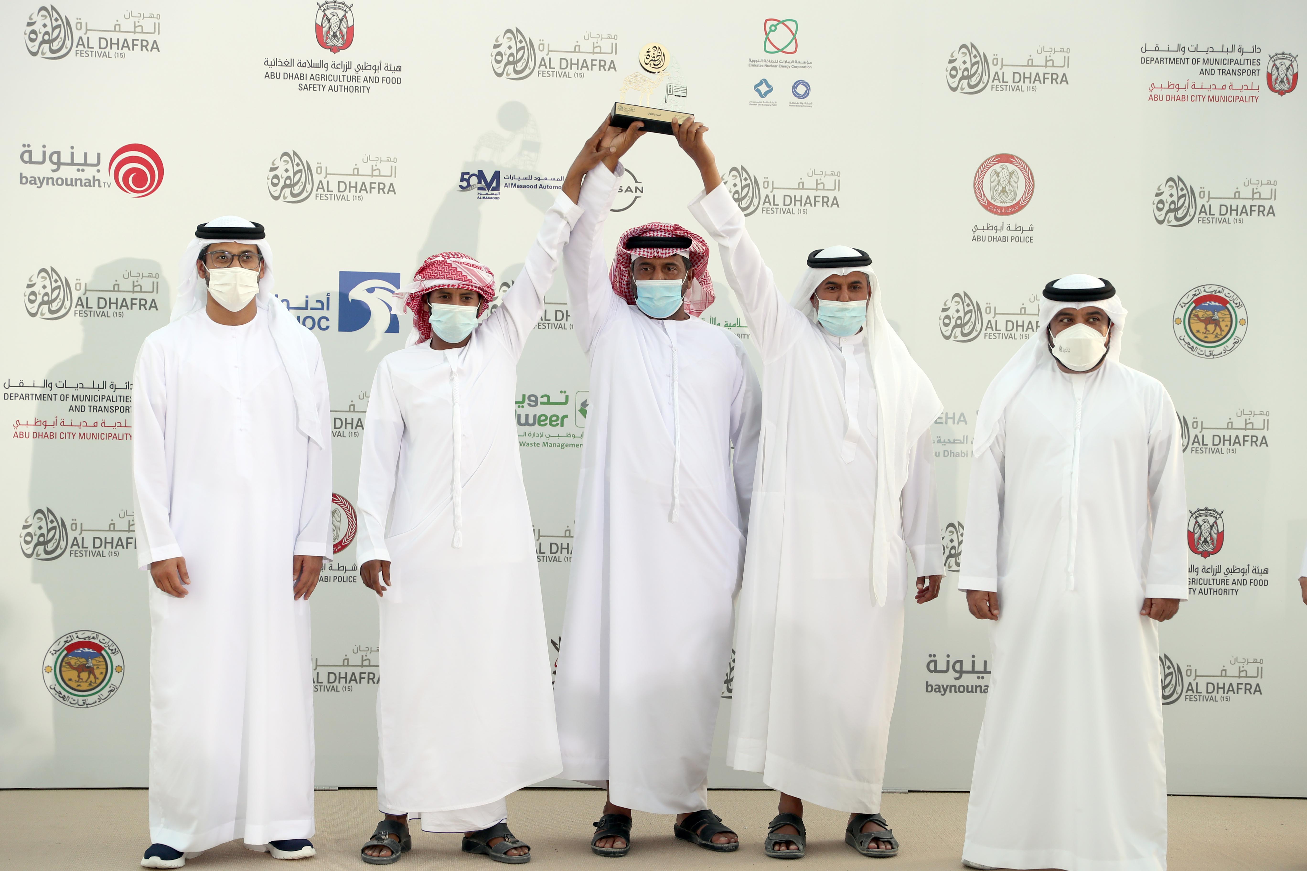 تتويج الفائزين في أشواط المفاريد المجاهيم بمزاينة رزين