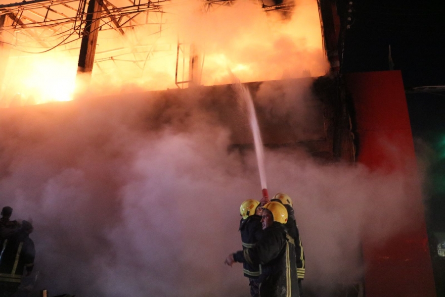 وفاة شخص أثر حريقا لمبنى من ٣ طوابق في الزرقاء