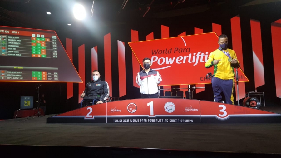 الشنطي يستهل المشاركة الأردنية في بطولة العالم  بفضية الناشئين