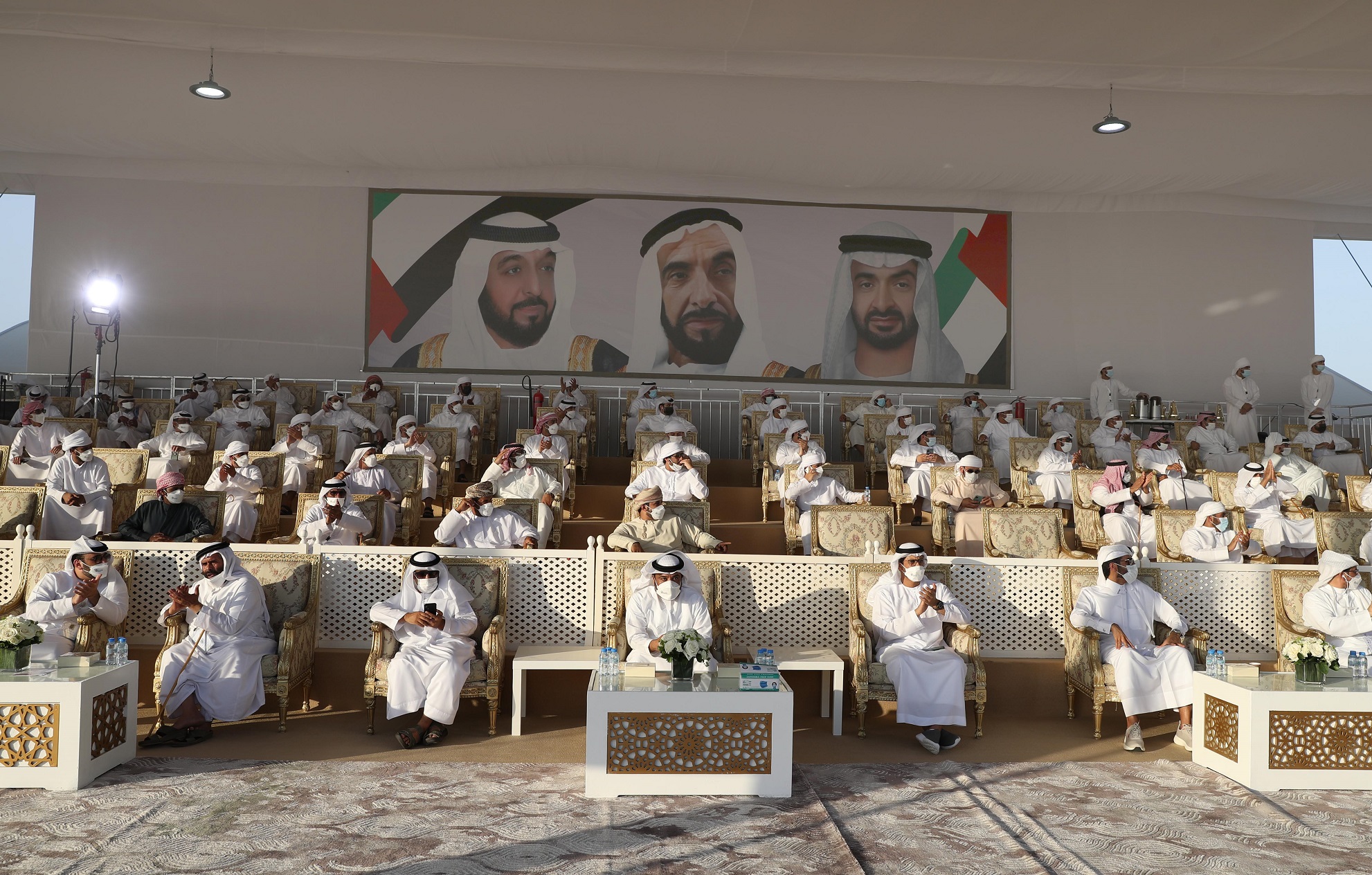 فارس المزروعي يتفقد موقع مزاينة رزين  بمهرجان الظفرة