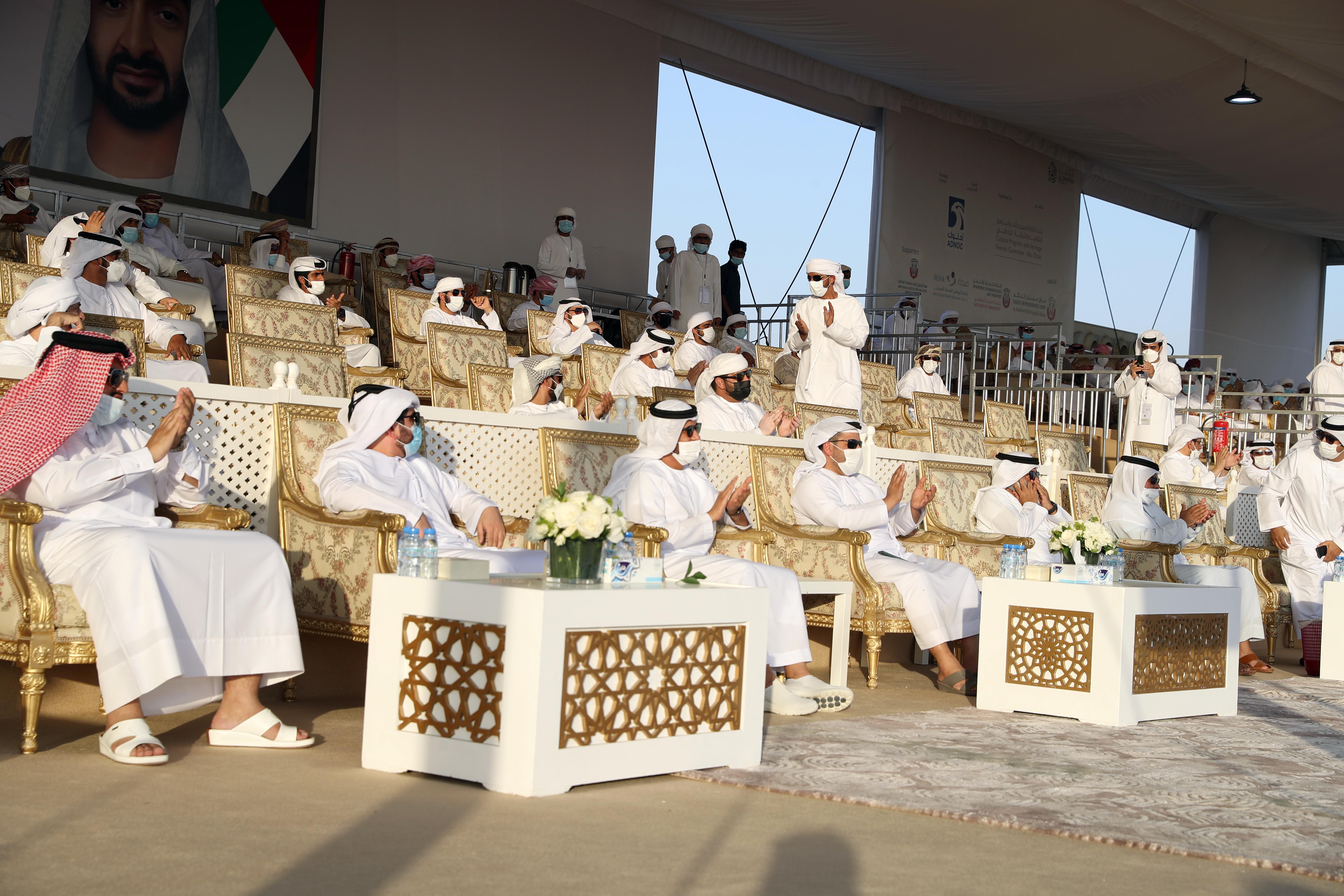 مزاينة رزين بمهرجان الظفرة 15 تتوج الفائزين في أشواط إبل الحقايق