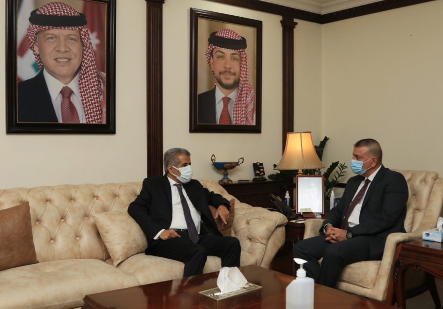 وزير الداخلية يلتقي أمين عام مجلس وزراء الداخلية العرب