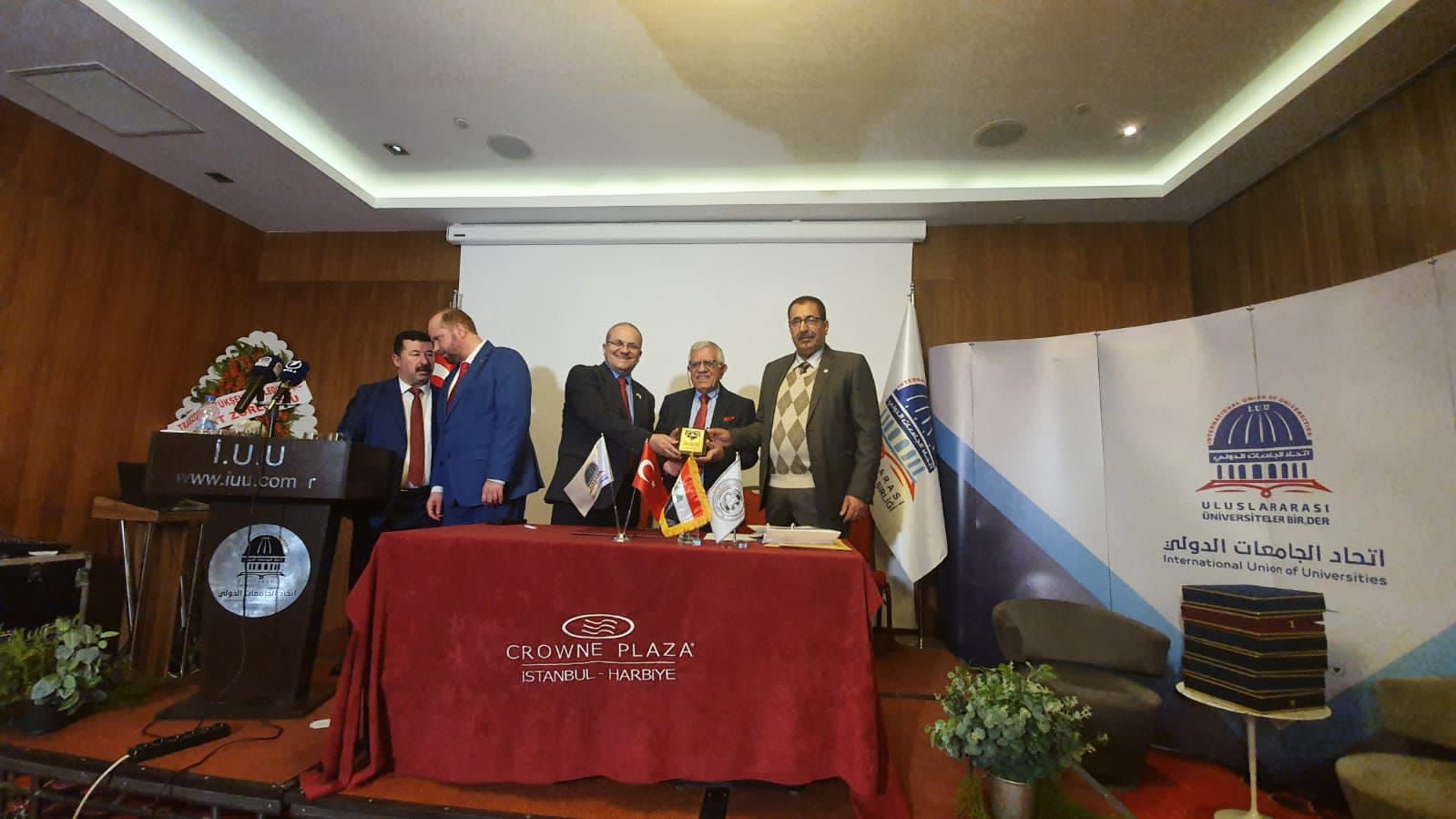 جامعة جدارا تشارك بكفاءة في القمة الدولية للإستثمار والتنمية المستدامة بإسطنبول 