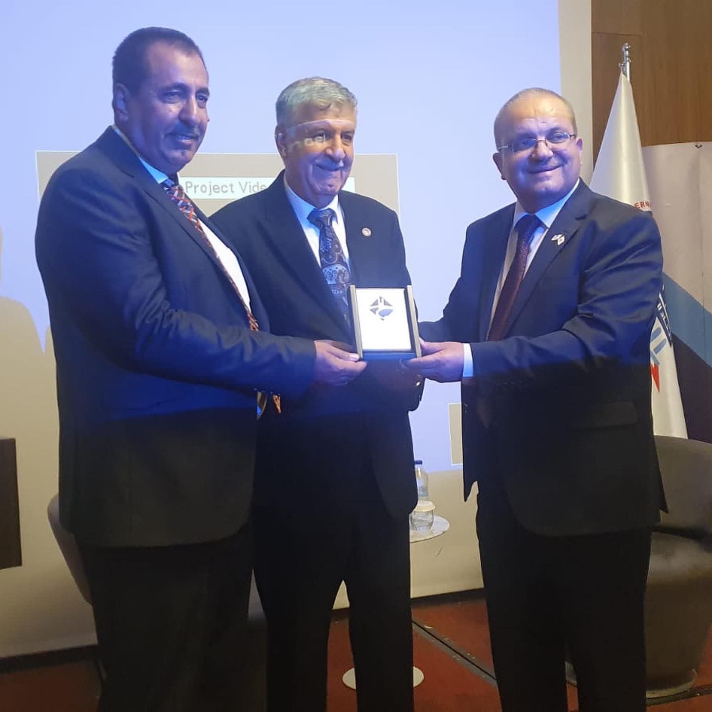 جامعة جدارا تشارك بكفاءة في القمة الدولية للإستثمار والتنمية المستدامة بإسطنبول 