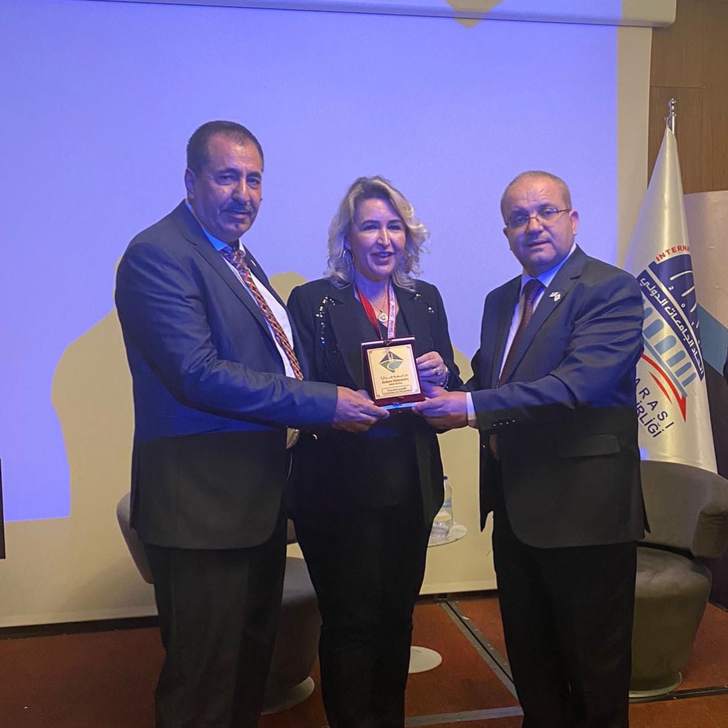 جامعة جدارا تشارك بكفاءة في القمة الدولية للإستثمار والتنمية المستدامة بإسطنبول 