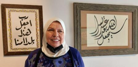 الفنانة التشكيلية السورية ثناء  زين العابدين تهدي الإمارات لوحات تشكيلية لصاحب السمو الشيخ خليفة آل نهيان رئيس الدولة وللشيخ المؤسس زايد بن سلطان طيب الله ثراه