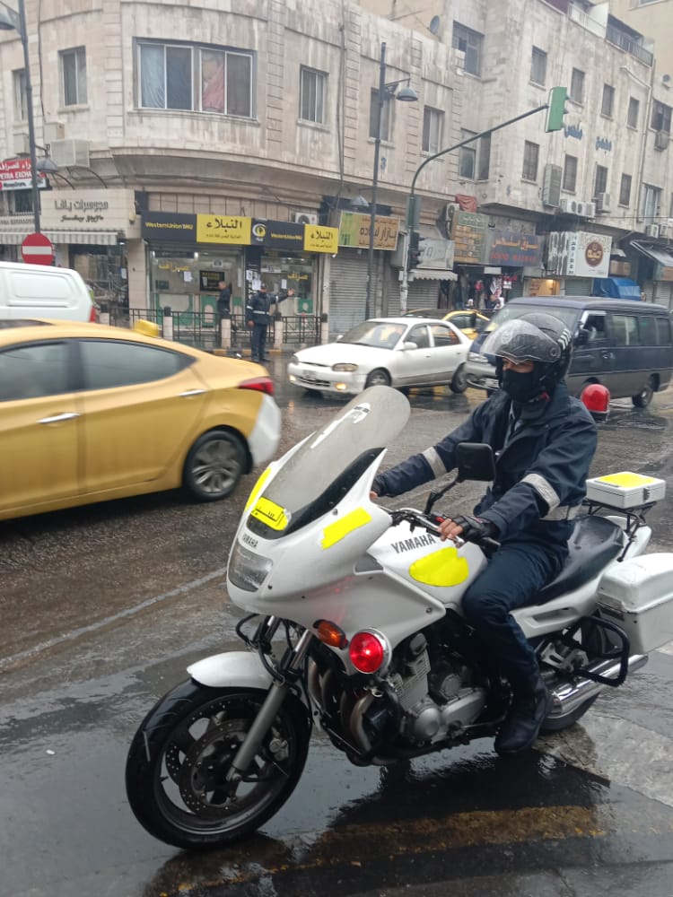 صوراً تعكس واجب النشامى في الميدان وعملهم خلال الظروف الجوية التي تشهدها المملكة حاليا