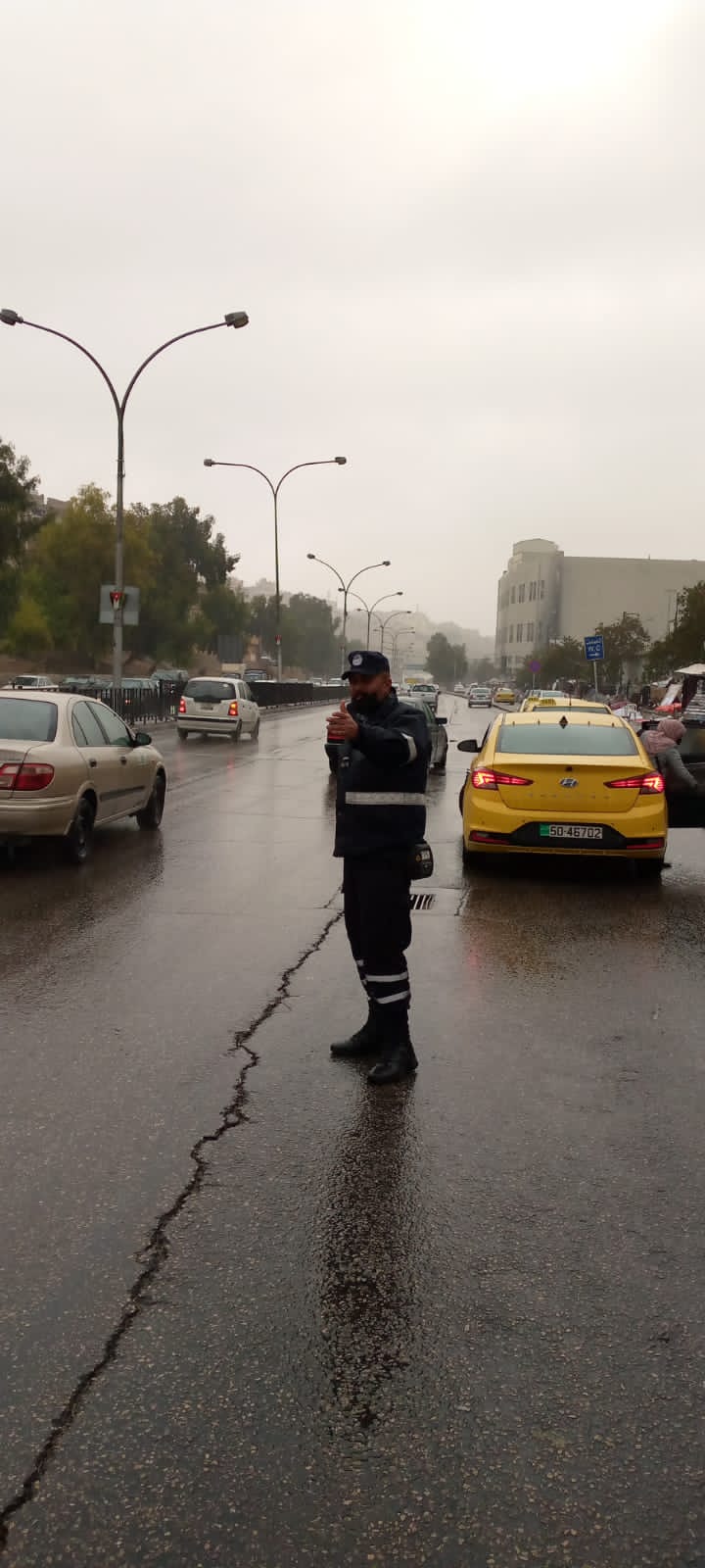 صوراً تعكس واجب النشامى في الميدان وعملهم خلال الظروف الجوية التي تشهدها المملكة حاليا