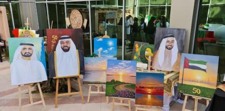 الفنانة التشكيلية السورية ثناء  زين العابدين تهدي الإمارات لوحات تشكيلية لصاحب السمو الشيخ خليفة آل نهيان رئيس الدولة وللشيخ المؤسس زايد بن سلطان طيب الله ثراه