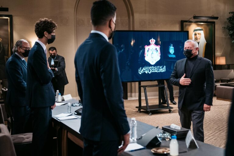 الملك يلتقي أصحاب شركات ناشئة