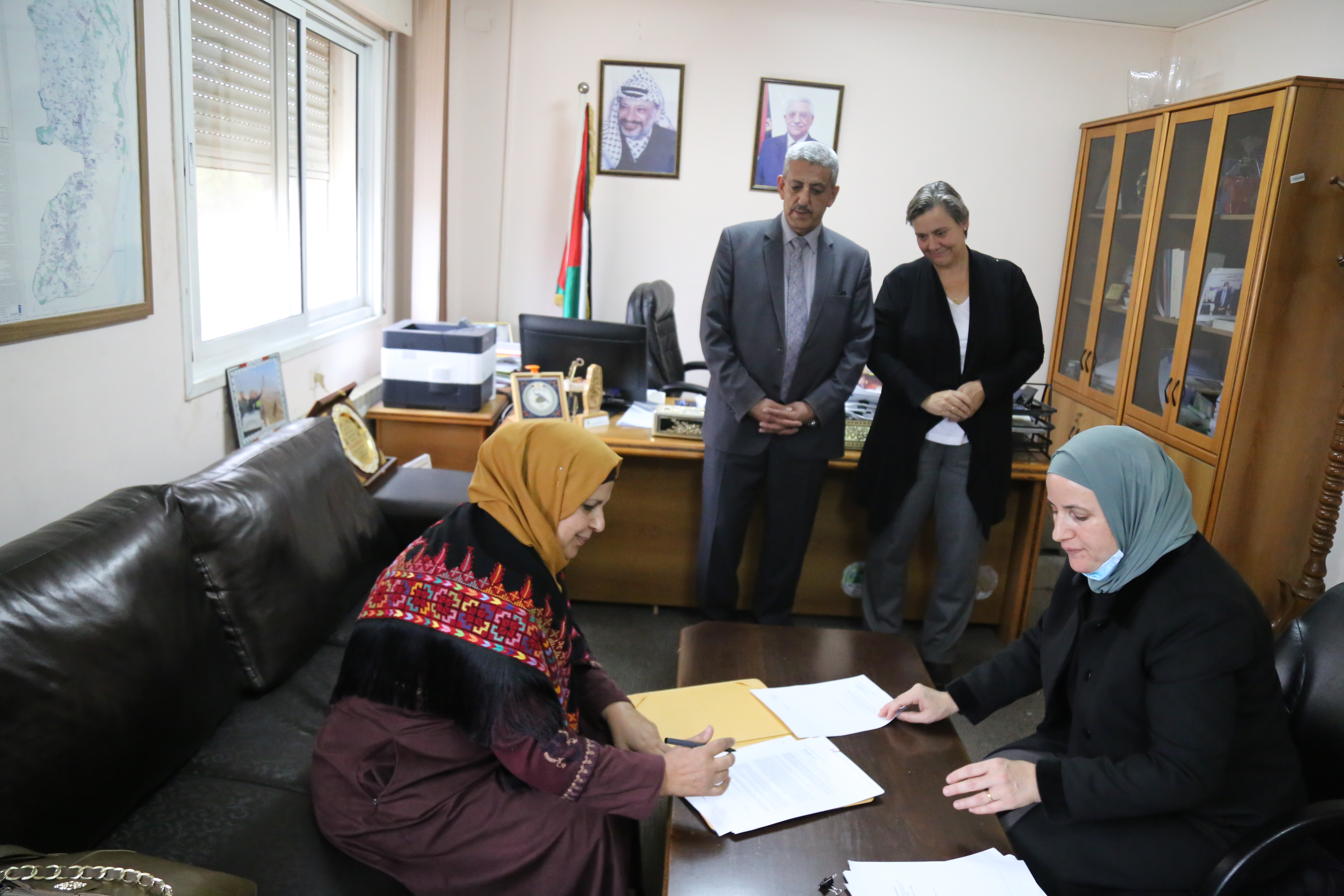 توقيع اتفاقيات تمويل مشاريع بين  5 مؤسسات فلسطينية ومرفق البيئة العالمي