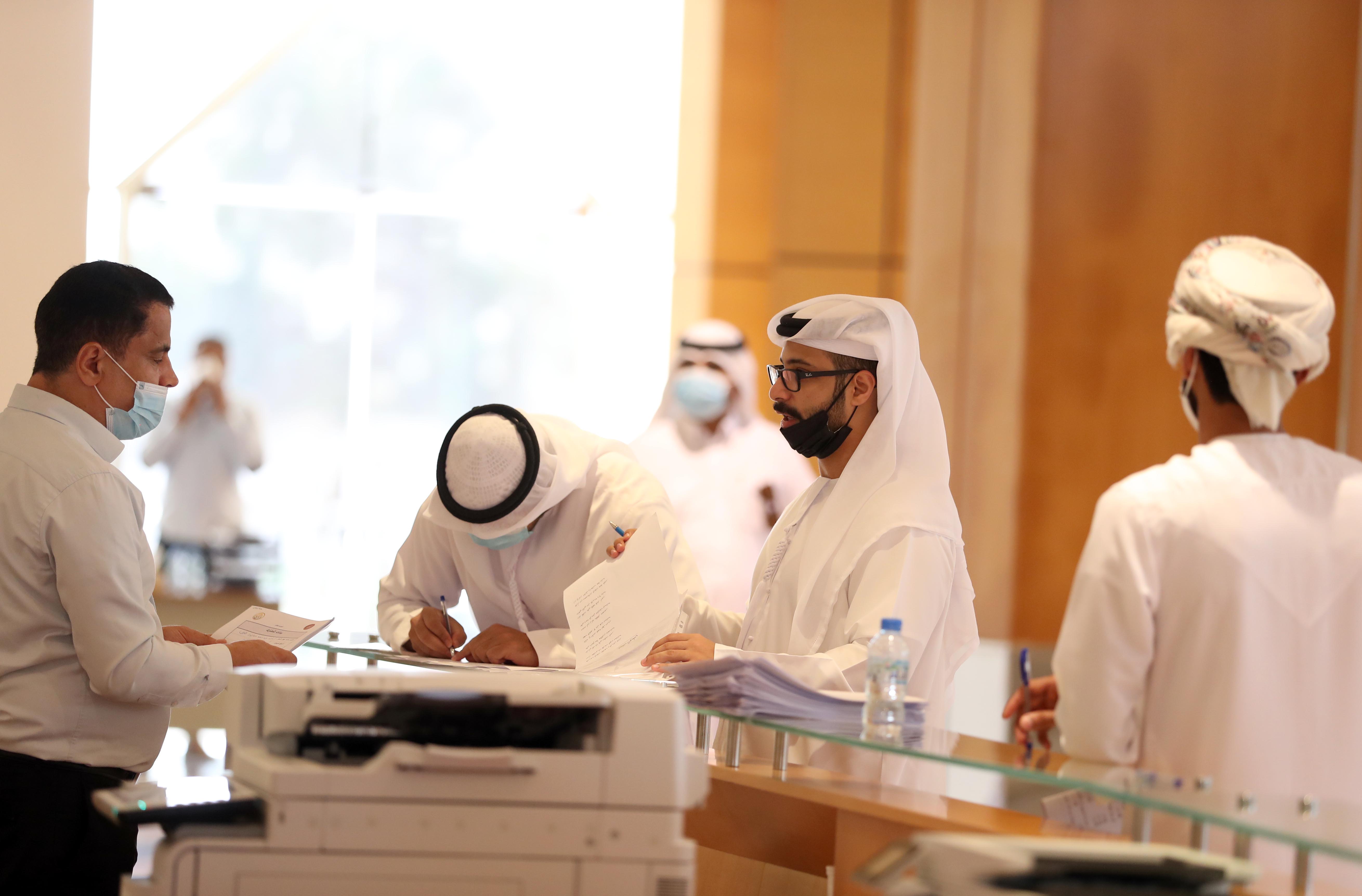 تنوع شعري وإجازات ضمن جولة مقابلات برنامج شاعر المليون في أبوظبي