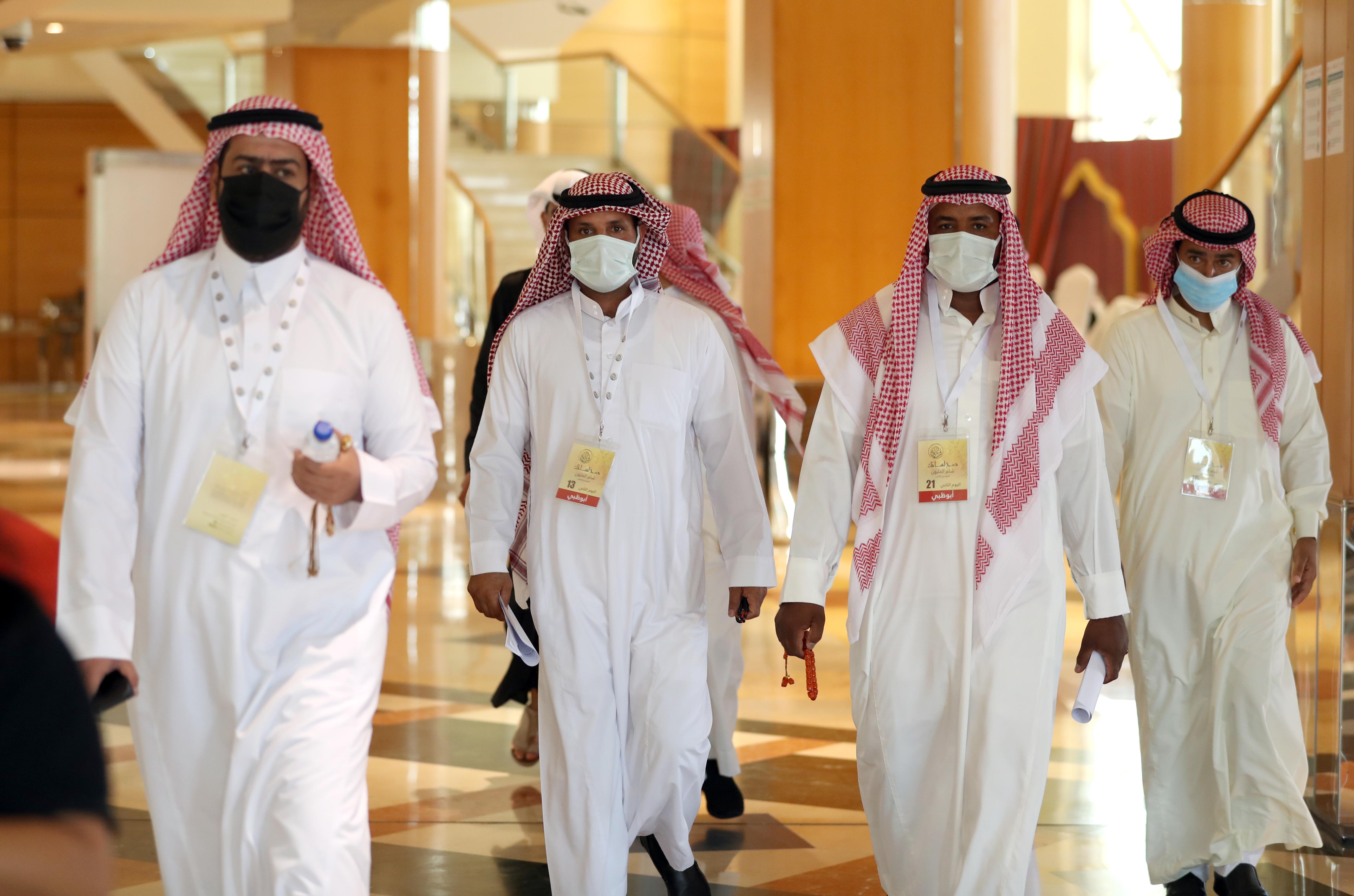 تنوع شعري وإجازات ضمن جولة مقابلات برنامج شاعر المليون في أبوظبي