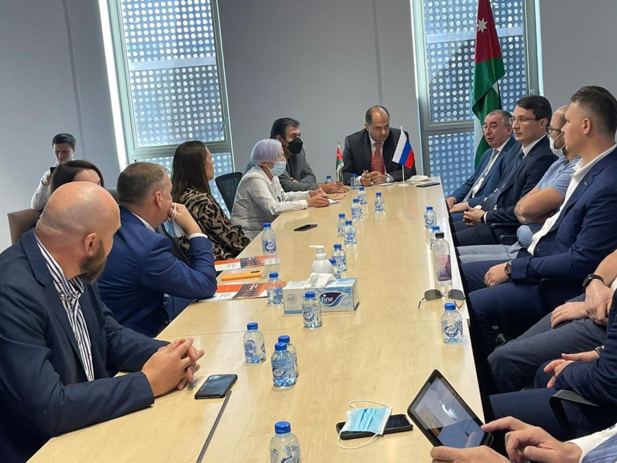 القطارنة يلتقي وفداً اقتصادياً وصناعياً روسيّاً بالجناح الأردني في اكسبو 2020 دبي