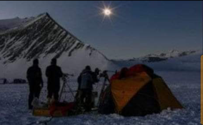 كسوف كلي للشمسي يغرق أنتاركتيكا في الظلام