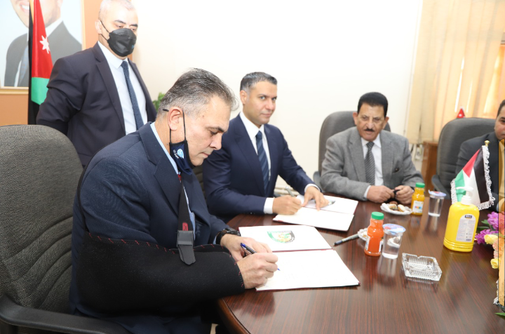 مذكرة تفاهم بين جامعة البلقاء التطبيقية وغرفة صناعة الزرقاء