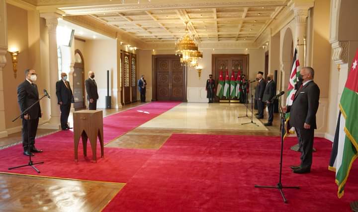 الملك يتقبل أوراق اعتماد عدد من السفراء (صور)