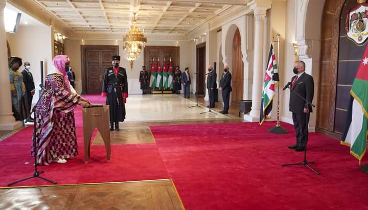 الملك يتقبل أوراق اعتماد عدد من السفراء (صور)