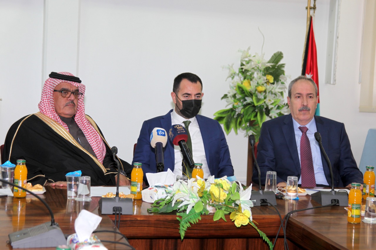 ندوة في جامعة آل البيت بعنوان   (الحياة السياسية في الدولة الأردنية) 