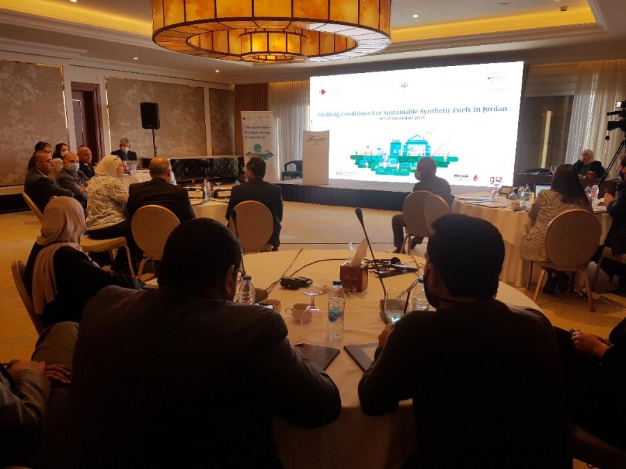 الخرابشة: استراتيجية وطنية لتطوير وإنتاج الهيدروجين الأخضر من الشمس والرياح