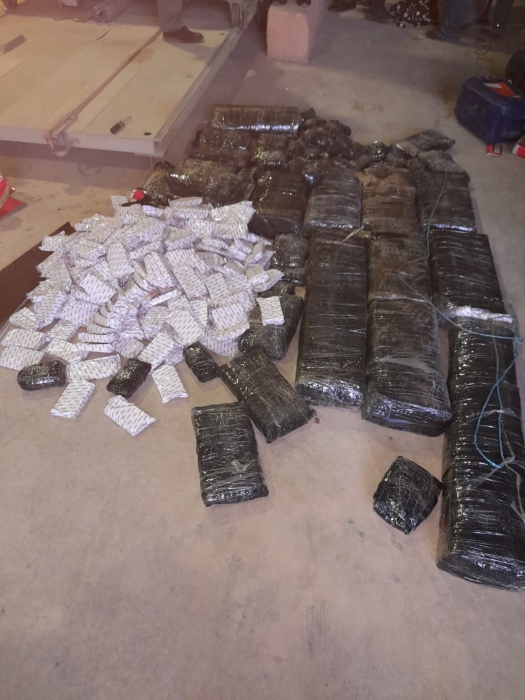 الجمارك تضبط كميات كبيرة من المعسل ونكهات السجائر