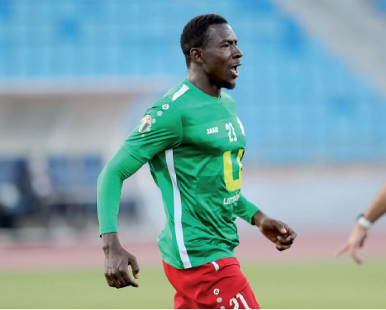 عاجل| اتحاد الكرة: إيقاف لاعب نادي الوحدات عبدالعزيز انداي 5 مباريات رسمية وتغريمه مبلغ (1500) دينار عملا بأحكام المادة (301) من اللائحة التأديبية