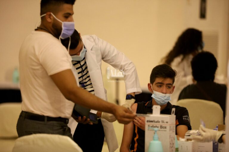 خطة لتطعيم طلبة المدارس خلال “عطلة بين الفصلين