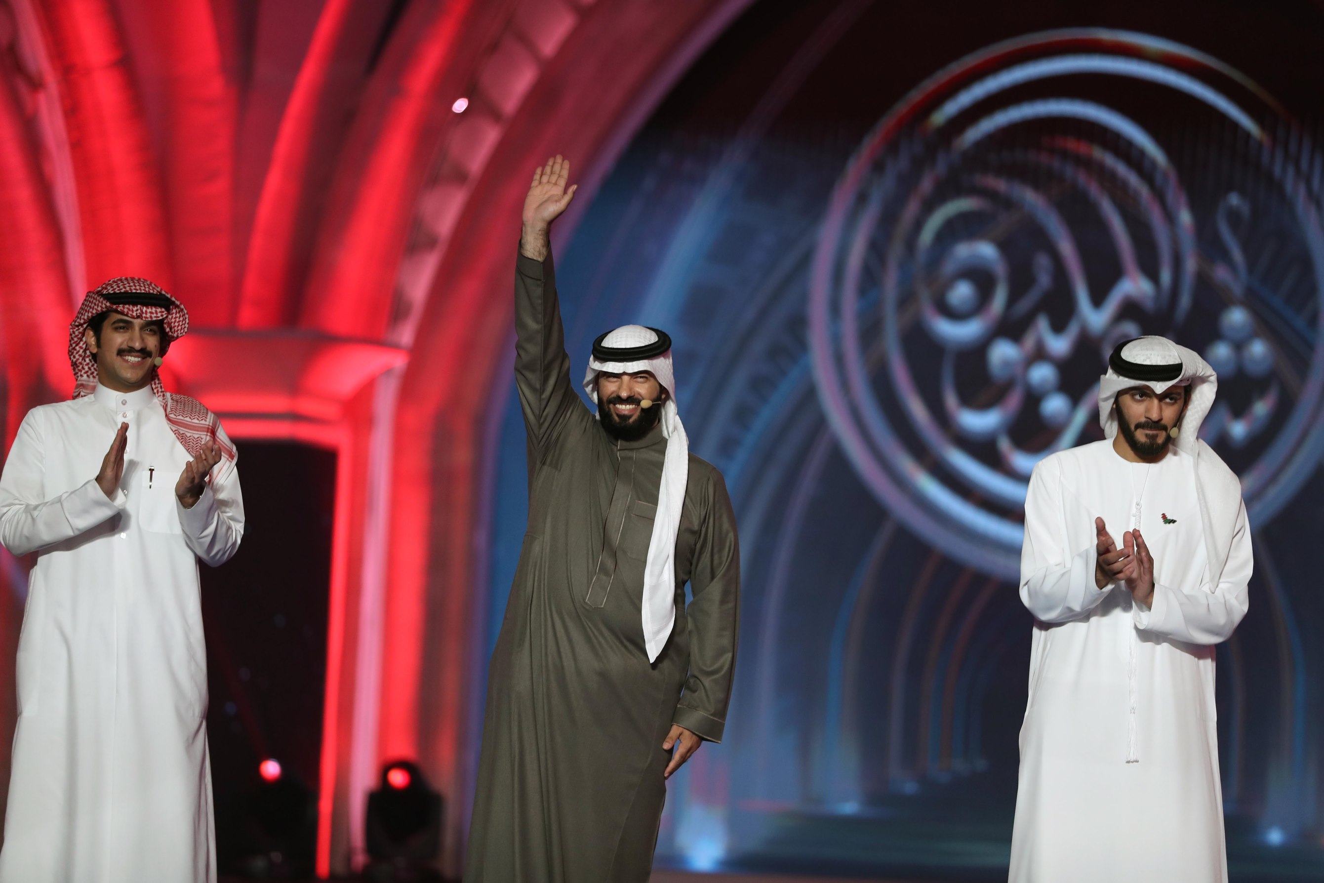 شاعر المليون 10 ينطلق بأولى حلقاته المباشرة من مسرح شاطئ الراحة بأبوظبي