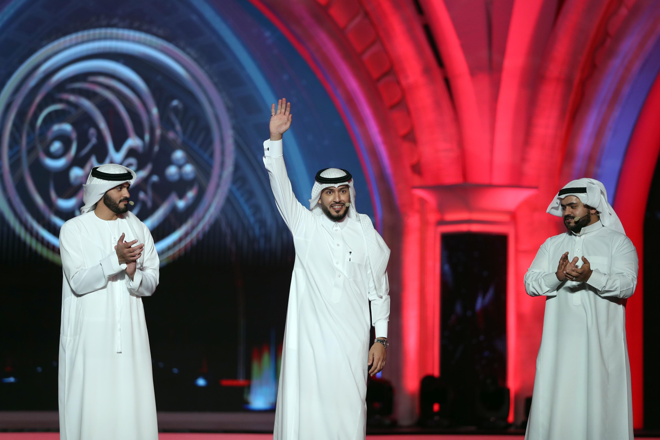 شاعر المليون 10 ينطلق بأولى حلقاته المباشرة من مسرح شاطئ الراحة بأبوظبي