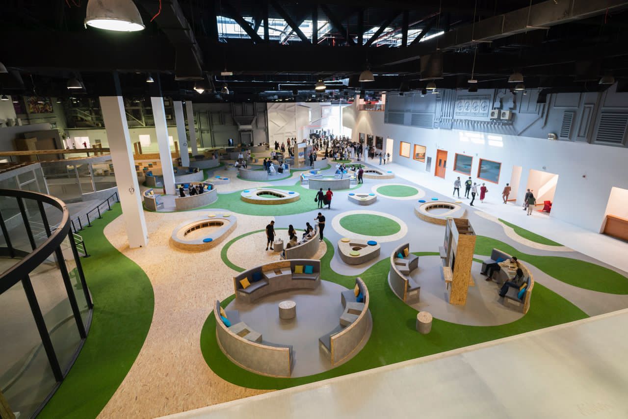 الجامعة الكندیة دبي تدشن مبناھا الجدید