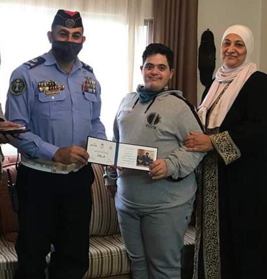 بإيعاز من ولي العهد .. إدارة السير المركزية / قسم سير اربد تحقق رغبة احد شباب المحافظة .. صور 