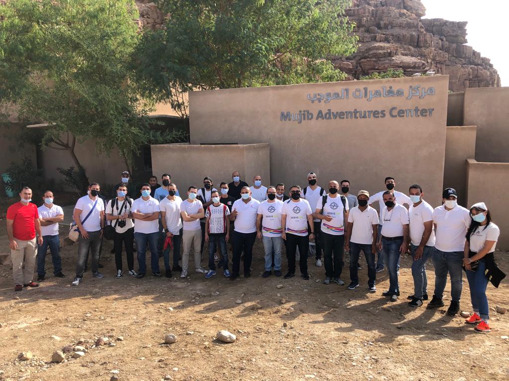 مجموعة فنادق الماريوت والشيراتون تنفذ يوما تطوعياً في محمية الموجب
