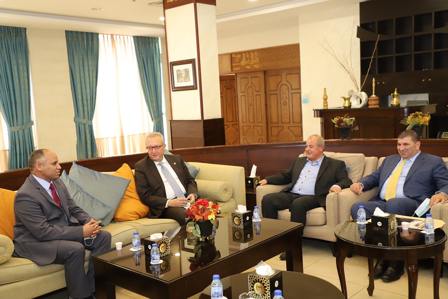 التوقيع على اتفاقية في مجال التدريب الفندقي بين اليرموك و فندق القوات المسلحة الأردنية