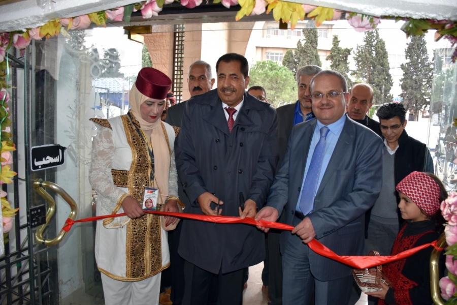 المراشدة يفتتح البازار الأردني التونسي في نادي المعلمين في إربد