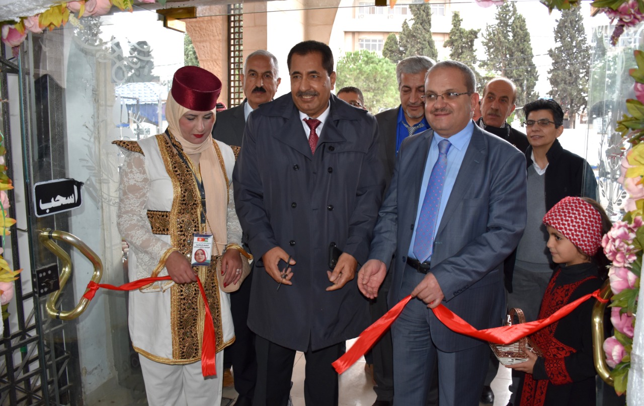 المراشدة يفتتح البازار الأردني التونسي في نادي المعلمين في إربد 