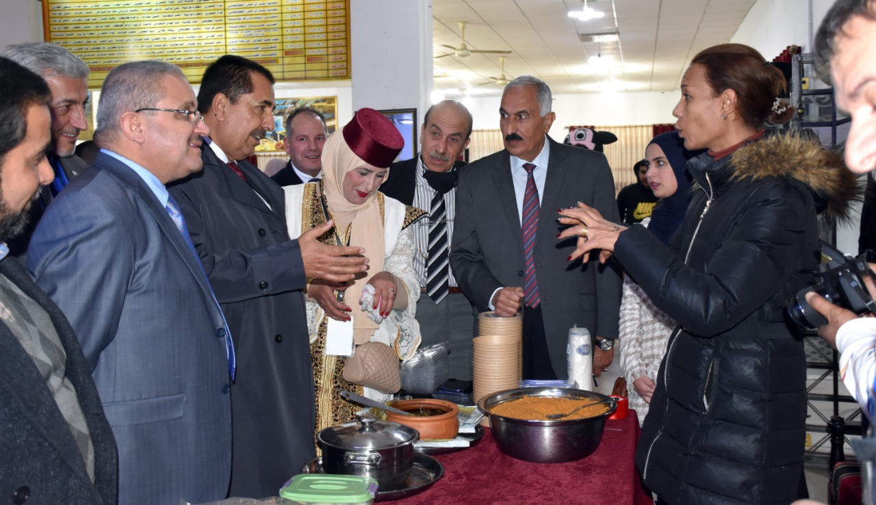 المراشدة يفتتح البازار الأردني التونسي في نادي المعلمين في إربد 