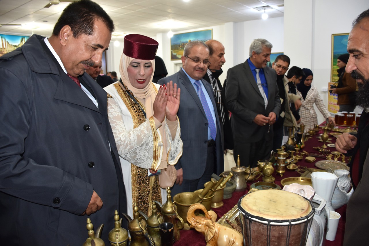 المراشدة يفتتح البازار الأردني التونسي في نادي المعلمين في إربد 