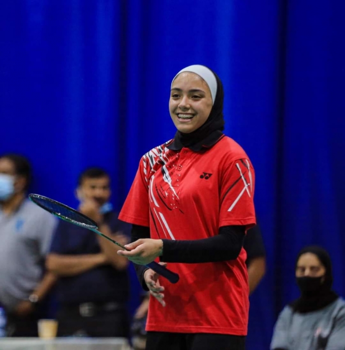 الطالبة حاصدة الذهبيات في مدارس النظم الحديثة