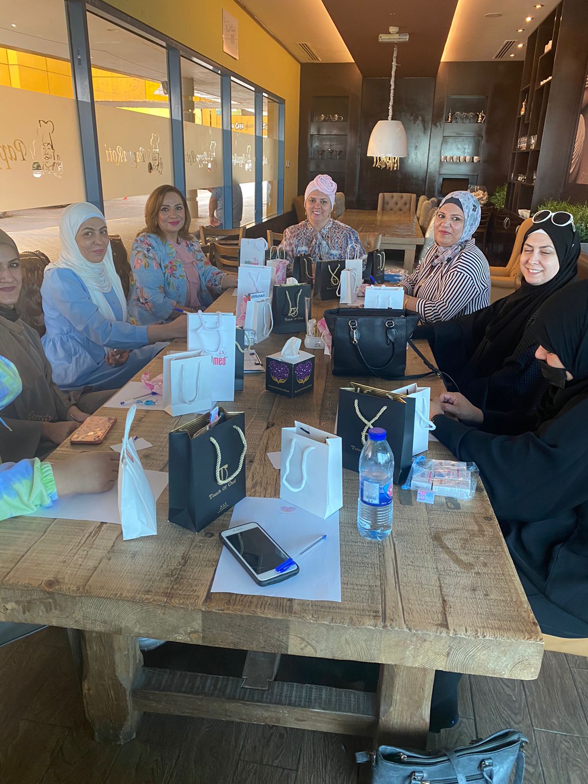  ملهمات الطاقة الإيجابية في جلسة صباحية بعنوان  كيف تتلمسين جمالك 